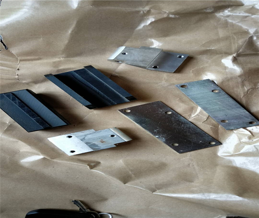 Convey pad unit for double edge machine